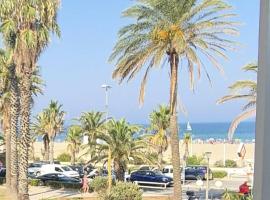 Studio au pied de l'eau, hotel in Canet-en-Roussillon