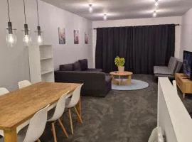 Family friendly 2 bed apartment with carpark