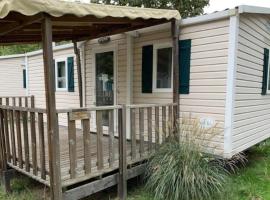 Mobil-home 5 pers avec terrasse à Argences-en-Aubrac - API-1-52-620, hotel in Banes