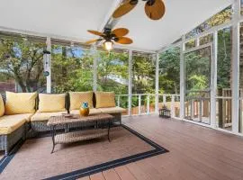 Fire pit - 6 Min to North Hills - Screened Porch