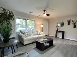 10 Min to Downtown - Smart Tvs - Fast Wi-Fi