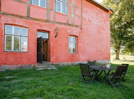 Apartment In A Historic Manor House In Mecklenburg, hotel di Rensow