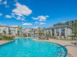 Your Luxury Workspace with Poolside Escape N317