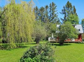 4 person holiday home in HEMSE，位于Hemse的酒店