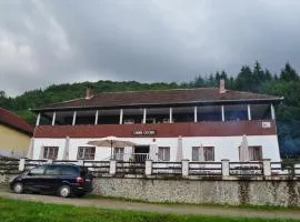 Cabana Cascada Cârnic
