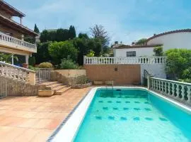 WELCS APARTAMENTO 282 EMP en villa con piscina compartida