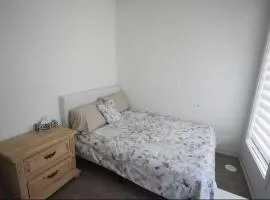 Cozy and Snug Room near Yorkdale