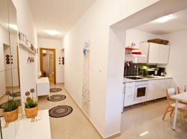 Adela Apartments – hotel w mieście Dramalj