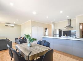 Terrific Townhouse 3x2 in CBD, ξενοδοχείο σε Port Hedland