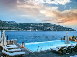 Εn Plo Luxury Suites, готель у місті Каравостасион