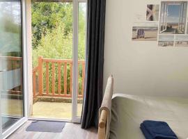 Résidence des 3 îles, en plein centre-ville, à 5 min des plages, 3 appartements neufs、エターブルのホテル