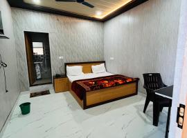 Hotel Tourist, kh&aacute;ch sạn biển ở Naimishāranya