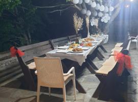 Vila Harxhaj 3, hôtel à Razëm