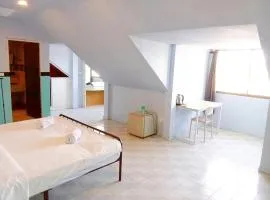 X Mitr Inn Phuket Oldtown