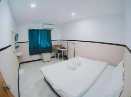 X Mitr Inn Phuket Oldtown