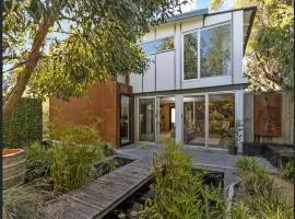 Bayview Escape - 250m from beach, pet friendly!