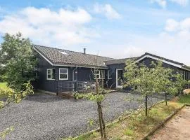 10 person holiday home in Brovst-By Traum