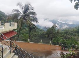 Skylark Homestay Panchalimedu, hotel in Pīrmed
