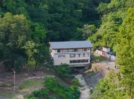 The Big Bridge- A Boutique Hotel On A Bridge
