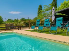 Charme rustique- piscine privée et jardin, Hotel in Queyssac