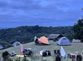 Johanna's Farm and Camping Ground, glamping en Inabanga
