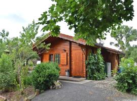 Charmantes Ferienhaus mit eigenem Garten, hotell sihtkohas Niederaula
