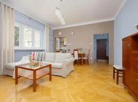 Atmospheric and Spacious Apartment in Warsaw for 3 People by Noclegi Renters