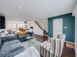 Stylish 2-Bedroom Home with Garden in Leafy Ickenham