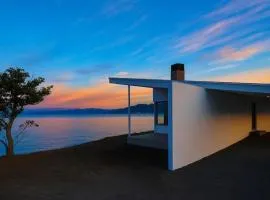 洞爺湖町一棟貸ヴィラ UMITO Luxury Private Villa Exclusive One Group Per Day Panoramic Views of Lake Toya and Funka Bay