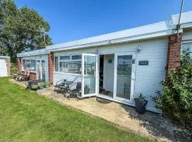 Modern 4 Berth Chalet At California Sands Near Scratby Beach Ref 52064Cs