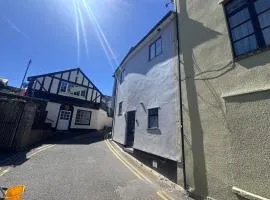 4 Bedroom- 5 Bathroom Central Builth Townhouse