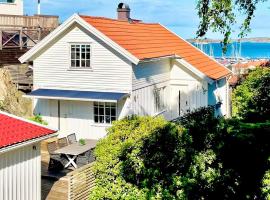 8 person holiday home in ELLÖS, παραλιακή κατοικία σε Ellös