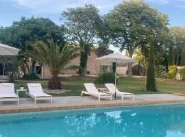 Mas de la Calade Bed & Breakfast