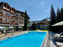 Upside Down Town Hotel Neue Post, Hotel in Zell am See