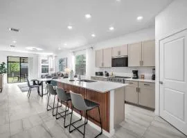 Royal Palm Gateway - Spacious Family Retreat in Sunny Homestead