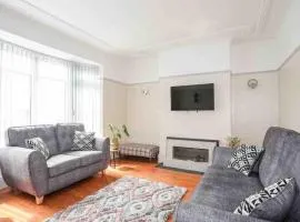 Beeches, 5 bedroom house with hot tub