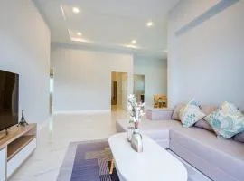Villa 3 Bedrooms in Central Hua Hin Near Beach