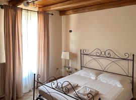 La Fornace - Rooms & Pool, hotel di La Morra