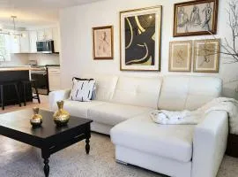 Midcentury Modern Beach Home - 8 min to the beach