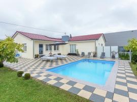 Ferienhaus in Markdorf mit Pool, hotell i Markdorf