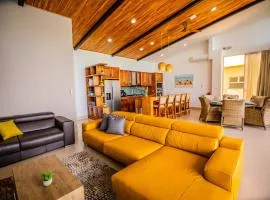 Sunset House Guacalillo
