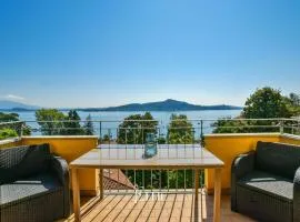 Lake Maggiore View Apt Meina