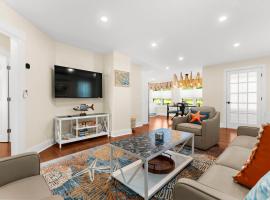 Whalers Rest, Historic Flat Near Harbor, Beach and Mystic, hotel i Stonington