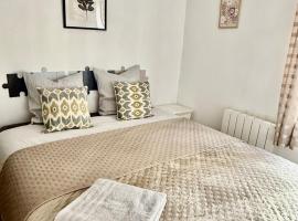 Charme et Tranquillité - Duplex Vintage avec Confort Moderne、ヴィルフランシュ・シュル・ソーヌのホテル