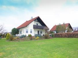 Ferienhaus in Hessen mit großem Garten, Hotel in Buchenberg