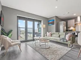 2 Bed, 2 Bath New Build Apartment next to Albert Dock Liverpool & M&S Bank Arena - With Juliet Balcony - Monarchs Quay Arena Apartments - Close to Liverpool ONE Shopping, Exhibition Centre Liverpool, Pullman Hotel, Bars & Restaurants