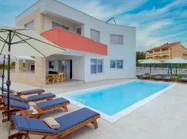 Luxurious Home In Vrsi With Sauna