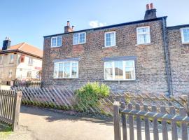 Crossing Keepers Cottage, hotel i Grosmont