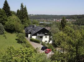 Ferienhaus Waldblick, 130 qm, 3 Schlafzimmer, hotel in Bad Wünnenberg
