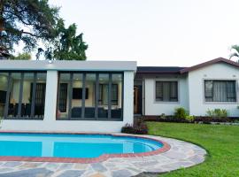 Tranquil Cowies Hill Stay, hotel in Pinetown